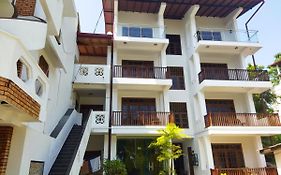 Shanika Beach Inn